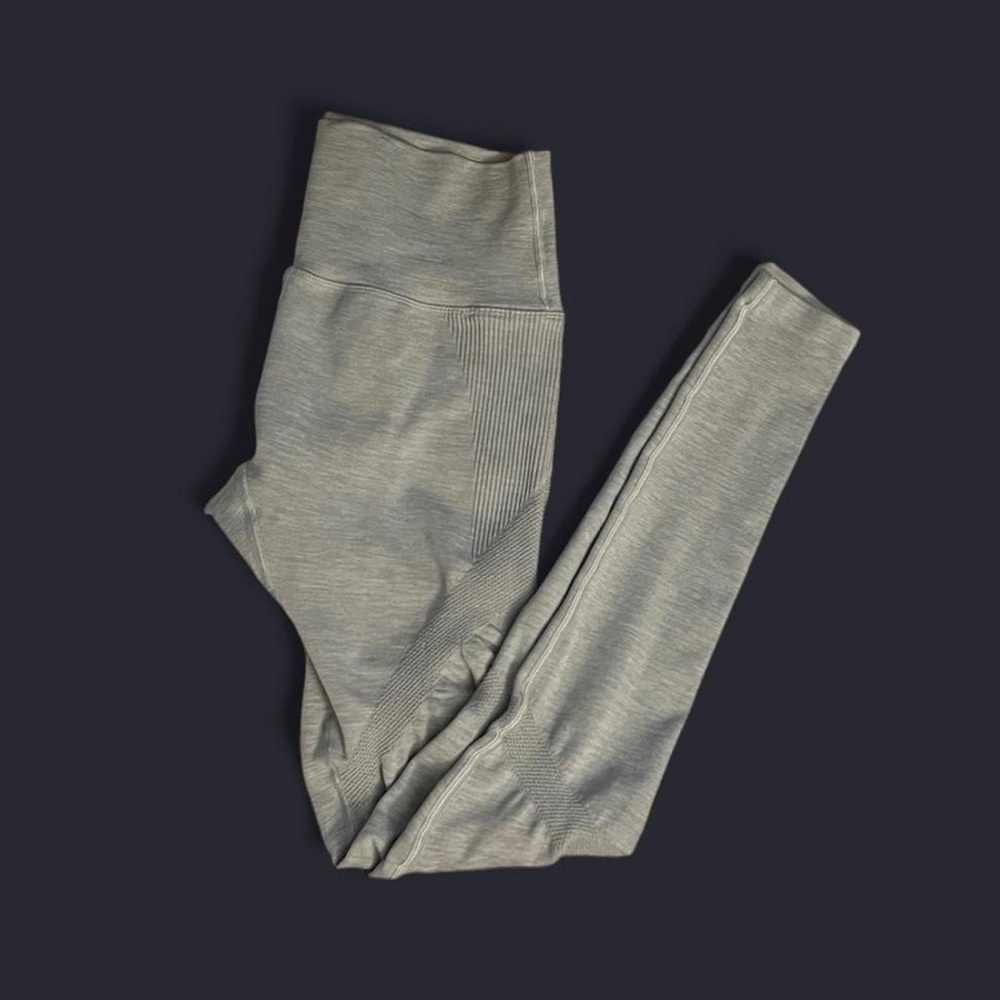 Alphalete Aero Leggings- Cloud Grey, Size M
